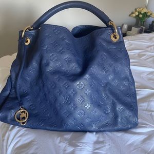 Louis Vuitton Artsy in Monogram Leather